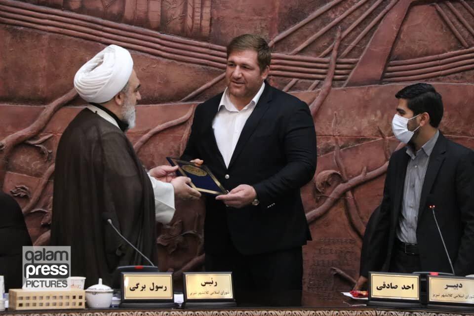 تجلیل شورای اسلامی شهر از پهلوان پرویز هادی