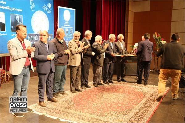 تجلیل از استاد و هنرآموز هنرستان استاد اقبال آذر
