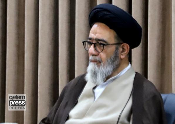 حضور شخص رئیس کل دادگستری استان در مساجد و مصلی موجب ایجاد آرامش در بین مردم است