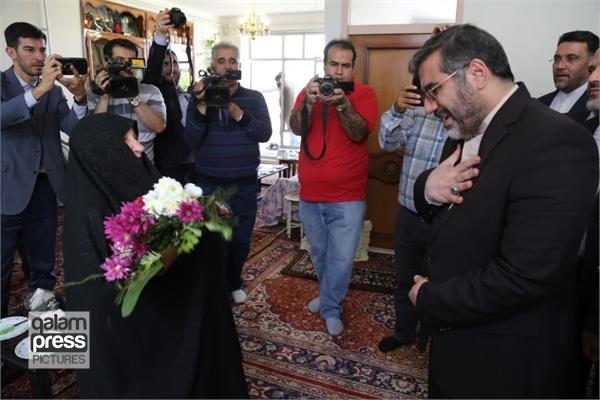 دیدار وزیر فرهنگ و ارشاد اسلامی با خانواده شهیدان کرمی و شهید علی کنعانی در مراغه