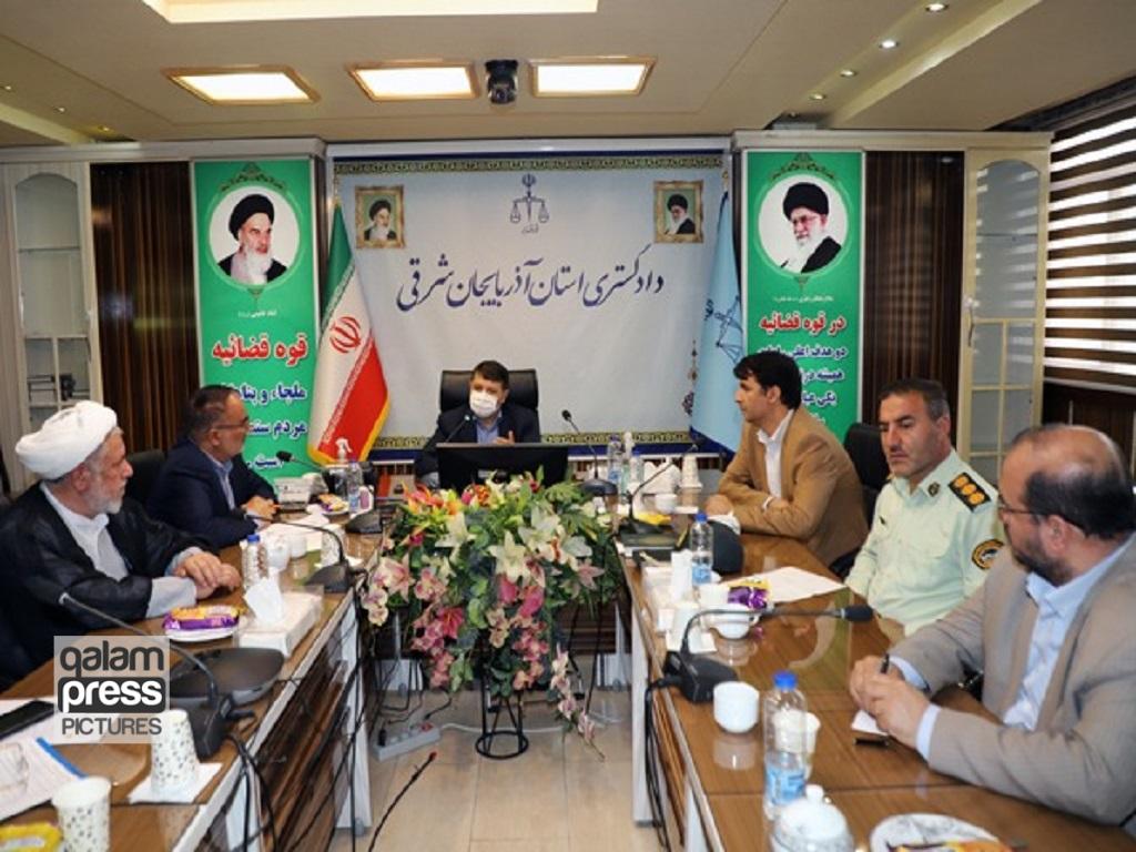 با افرادی که اقدام به تجاوز به اراضی و املاک دولتی کنند برخورد قانونی میشود