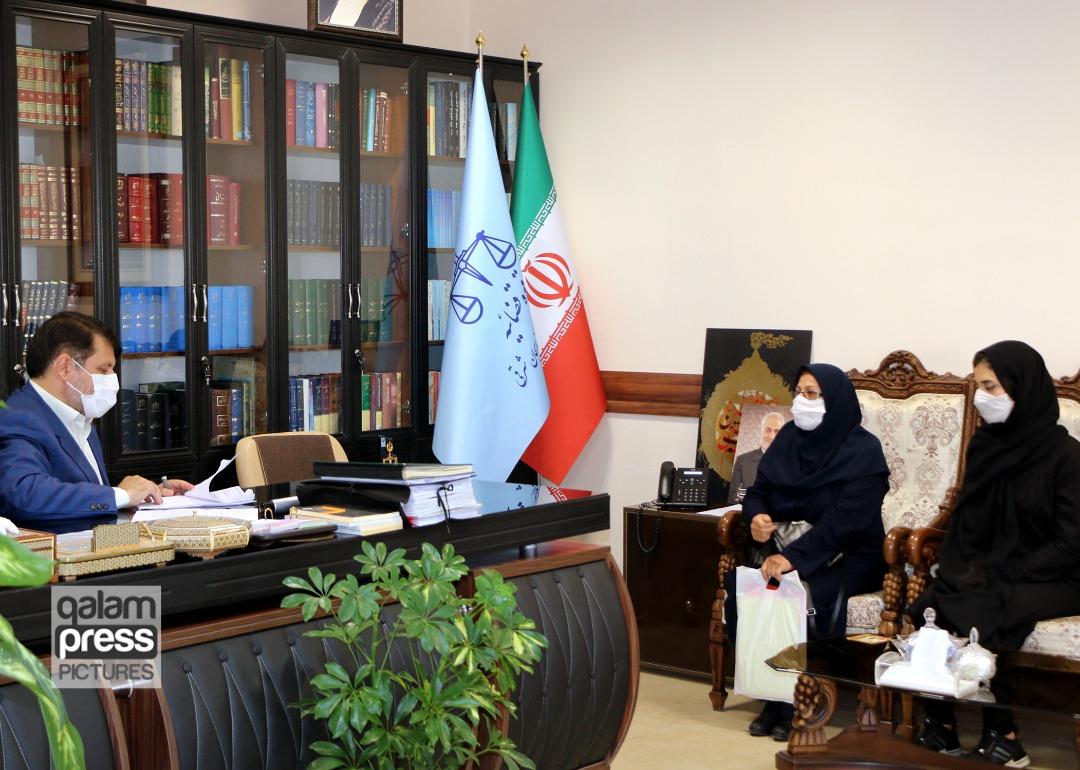 رئیس کل دادگستری آذربایجان شرقی به مشکلات حقوقی ۵۵ نفر رسیدگی کرد