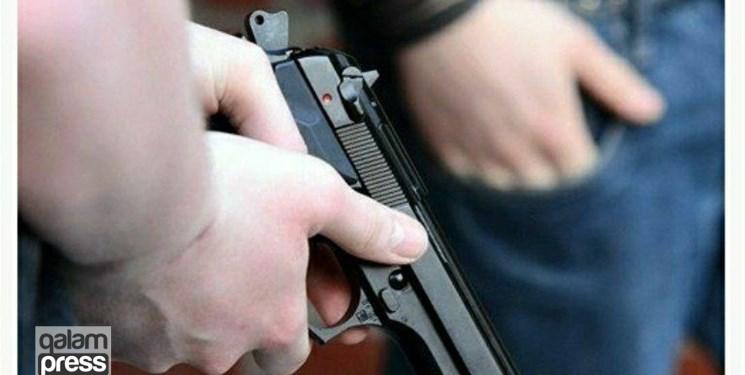 به دنبال پاشیدن اسید روی پلیس و فرار توسط متهم انجام شد/ زمین گیر شدن متهم با شلیک پلیس