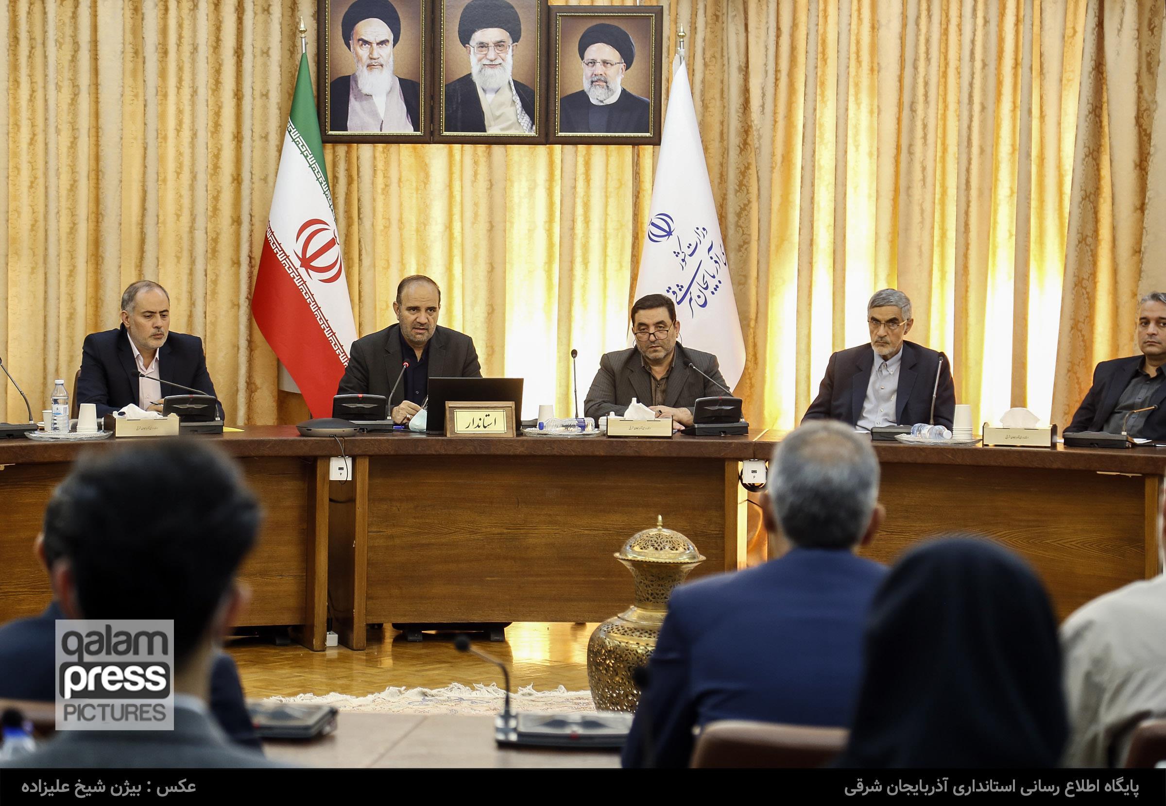 تأکید استاندار بر آمادهسازی مدارس برای بازگشایی در سال تحصیلی جدید/ تجلیل از نفرات برتر کنکور سراسری در استان