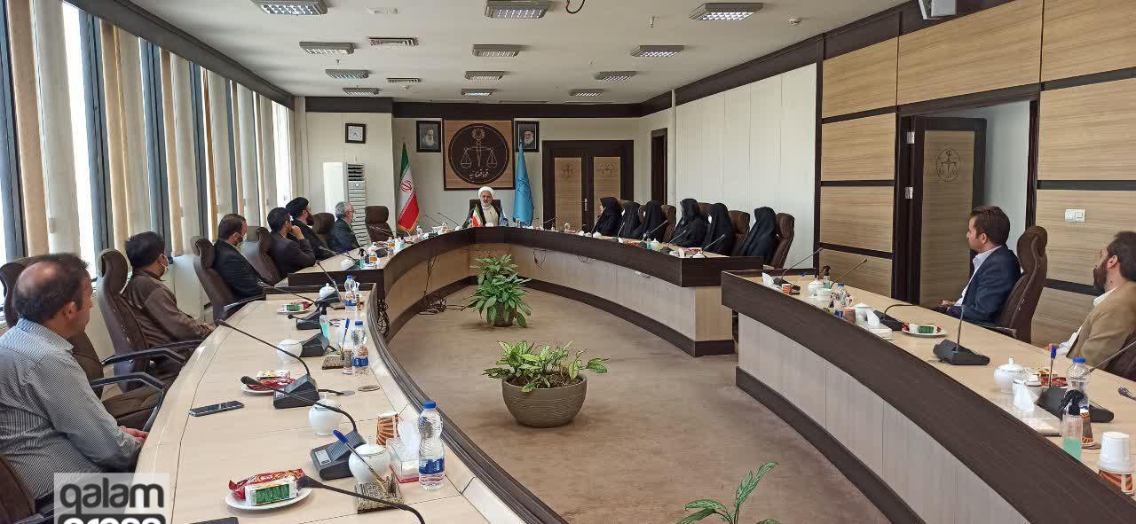 جوایز نفرات برتر مسابقه حفظ و قرائت زیارت عاشورا اهدا شد
