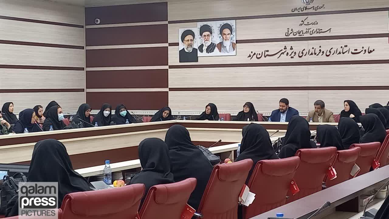 بانوان با نقشآفرینی در حل مشکلات جامعه، برای ارتقای هویت زنانگی تلاش کنند
