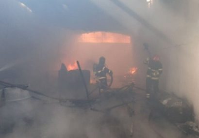 آتش سوزی  در کارگاه تولیدی تینز و خطر انفجار