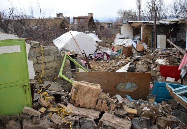 روایت عکاس قلم پرس از خوی پنج روز پس از زلزله