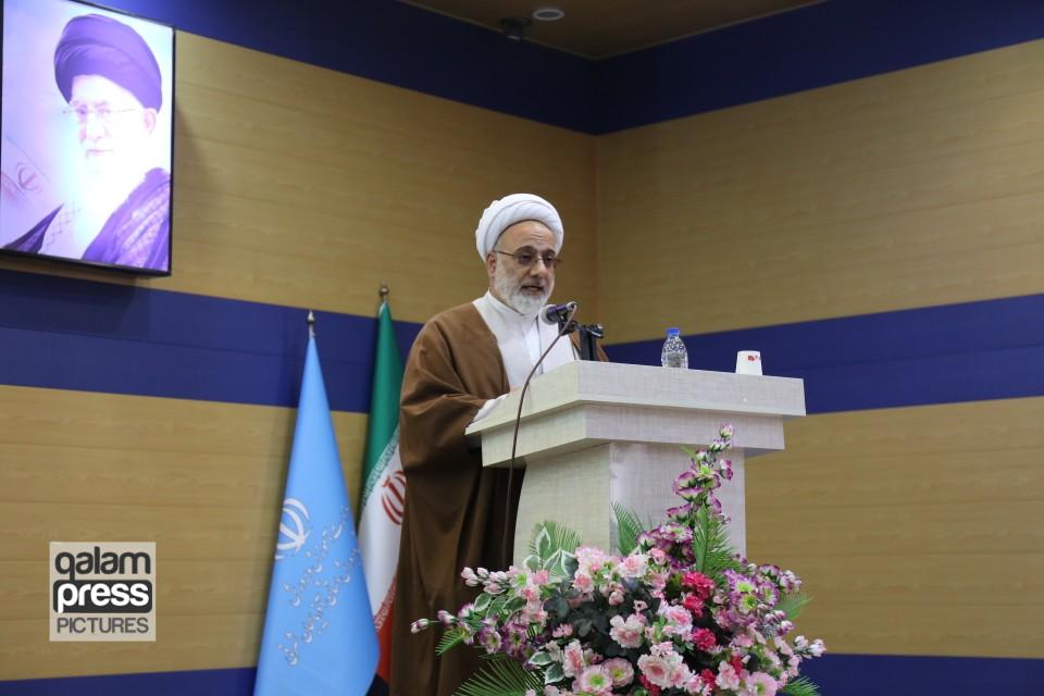 دشمن امروزه نوجوانان و جوانان را مورد هدف قرار داده است