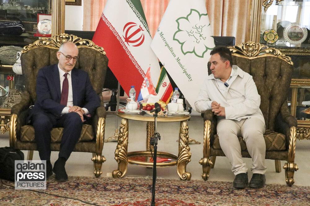 تبریز را با شمس تبریزی و اشعار زیبای او شناختم