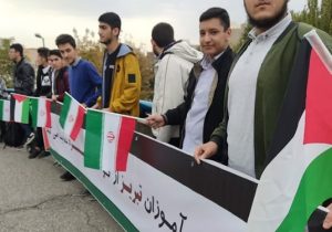 زنجیره انسانی دانش آموزان و کادر درمان تبریز در حمایت از مظلومان غزه+ تصاویر