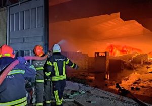 آتش‌سوزی کارخانه رنگ در شهرک شهید سلیمی  با ۹ مصدوم