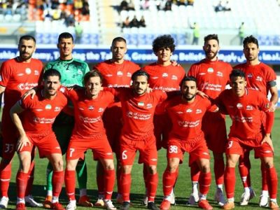 تراکتور مقابل گلگهر گل کاشت