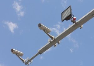 نصب دوربین‌های ثبت تخلف سرعت غیرمجاز در مسیر اتوبان پاسداران