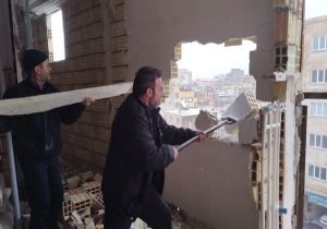 تخریب ساخت و سازهای غیرمجاز در مسیر سیلاب قوشخانه با حکم قضائی