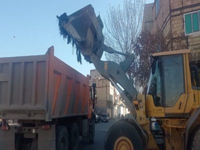 لایروبی اساسی و جمع آوری ۱۲۰ تن لجن کانال های ۱۸ متری ستارخان آناخاتون