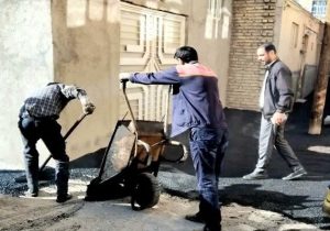 چاله زدایی در ۶۸ محله شهرداری ناحیه سه منطقه ۴ با توزیع ۷۰۰ تن آسفالت
