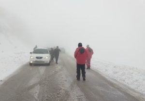 امدادرسانی به ۱۲۰۰ مسافر گرفتار در برف و کولاک جاده اهر – تبریز