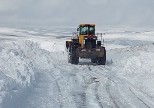 محاصره ۳۰۰ روستا در برف و امدادرسانی به ۲۳۰ خودرو در آذربایجان شرقی
