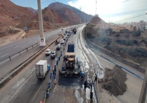 آغاز آسفالت ریزی نیم باند دوم پروژه ساماندهی آسفالت ضلع جنوبی اتوبان پاسداران
