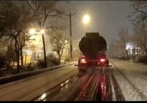 بهره مندی از ۷۳۲ هزار لیتر محلول یخ زدا در معابر شهری تبریز طی شبانهروز اخیر