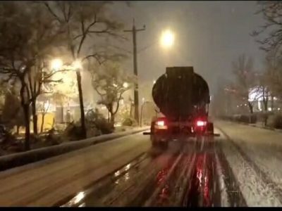بهره مندی از ۷۳۲ هزار لیتر محلول یخ زدا در معابر شهری تبریز طی شبانهروز اخیر