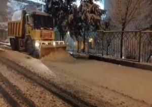 تمامی مسیرهای اصلی و فرعی سطح منطقه یک محلول پاشی و روان‌سازی شد