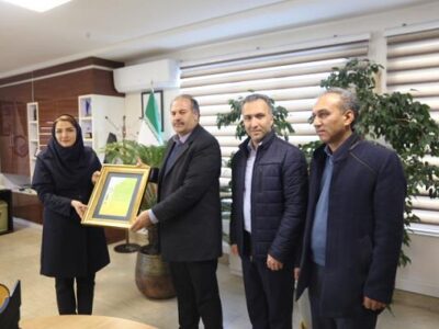 تجلیل مدیرعامل آبفای آذربایجان شرقی از همکار و پژوهشگر جوان برگزیده همایش ملی و بینالمللی بیمه