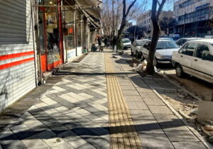 پیشرفت ۵۰ درصدی سنگفرش پیاده روهای خیابان محققی