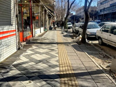 پیشرفت ۵۰ درصدی سنگفرش پیاده روهای خیابان محققی