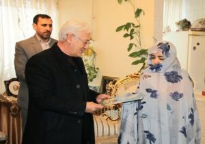 دیدار سرپرست شهرداری منطقه ۴ با خانواده شهید والامقام رضا شاهد