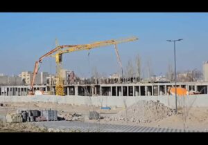بتنریزی ستون های طبقه دوم عمارت کلاه فرنگی در پارک باغشمال