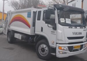 یک دستگاه خودرو زباله کش به ناوگان خدمات شهری شهرداری منطقه ۸ اضافه شد