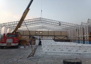 نصب تیرهای فلزی پروژه سالن ورزشی چندمنظوره ربعرشیدی