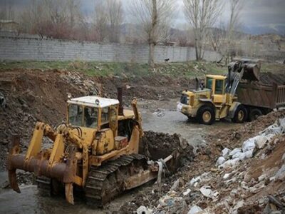 جمع‌آوری بیش از ۱۶ هزار تن لجن از کانال‌ها و مسیل‌های تبریز