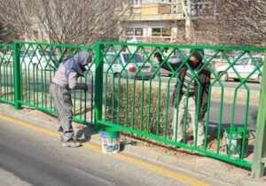 اجرای ۲۰ هزار متر مربع رنگ آمیزی نرده و حفاظهای رفیوژ وسط مسیر BRT پل شهید باکری تا پل کابلی