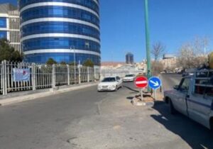 نصب تابلوهای انتظامی در مسیر مدارس و دوربرگردان های خیابان گلکار و فارابی