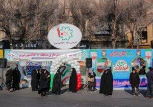 غرفه شهرداری منطقه ۱۰ تبریز در مسیر راهپیمایی ۲۲ بهمن برپا شد