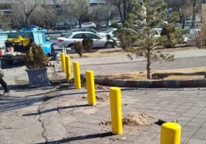 ایمن سازی تردد شهروندان از معابر با نصب موانع فلزی در مسیر جاده ائل گلی