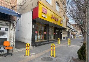 اجرای ساماندهی مسیرهای پرخطر و ایمن سازی پیاده‌روهای خیابان عباسی به طرف توانیر ولیعصر(عج)