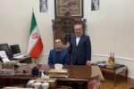 استاندار آذربایجان شرقی، معلم کلاس اول خود را بر صندلی اش نشاند