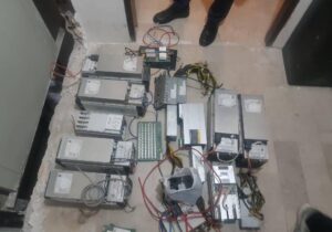 کشف و جمع آوری ۸ دستگاه غیرمجاز استخراج رمزارز در اسکو