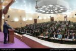 سیاستمداران و دولتمردان باید عملکرد خود را با ترازوی افکار عمومی بسنجند