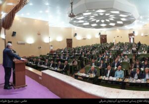 سیاستمداران و دولتمردان باید عملکرد خود را با ترازوی افکار عمومی بسنجند