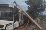 خسارت به شبکه برق در پی، بیاحتیاطی راننده اتوبوس