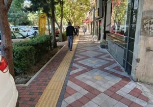اجرای پرشتاب پروژه کفسازی در پیاده‌رو های خیابان ۱۷ شهریور