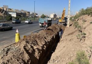 اجرای ۶۰۰ متر کانال جمع‌آوری آب‌های سطحی در محلات رشدیه و ولی‌امر