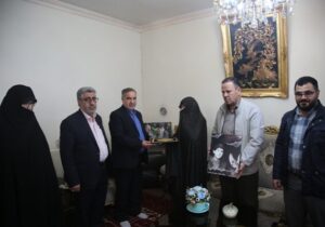 دیدار معاون مالی و اقتصادی منطقه ۷ با خانواده مکرم شهید والامقام علیرضا گرگانی
