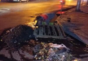 شستشو و لایروبی کانال های سطح حوزه بطور شبانه روزی