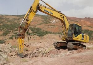 ادامه عملیات احداث مسیر دسترسی پارک ربع رشیدی به عونبنعلی